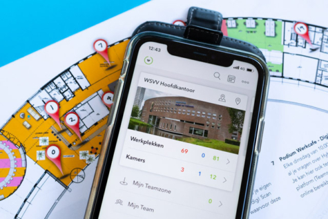 Telefoon en plattegrond