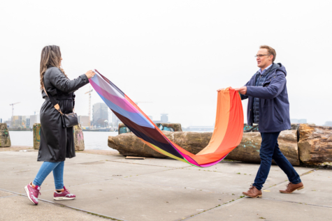 Medewerkers Hollands Noorderkwartier met regenboogvlag